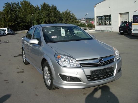 Передня нижня накладка Sedan (під фарбування) для Opel Astra H 2004-2013рр | Зображення 1