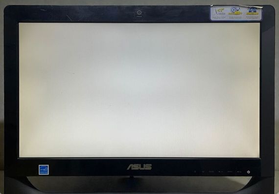 Моноблок Б-класс Asus ET2012AUKB / 20" (1600x900) TN / AMD E-450 (2 ядрa по 1.66 GHz) / 8 GB DDR3 / 120 GB SSD / AMD Radeon HD 6320 Graphics / WebCam б/у | Зображення 1