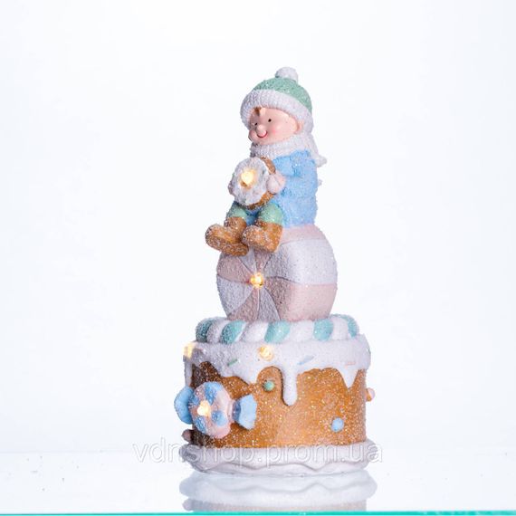 Новорічна декоративна фігурка з підсвіткою 10.5×10.5×20.5 см Новорічний декор Дитина на "солодкій башті" з порцеляни CR-6-14 | Зображення 1