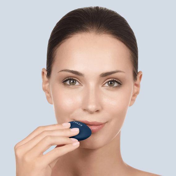 Пристрій для збільшення обʼєму губ GESKE Lip Volumizer&Booster 4в1 Small white, Синій | Зображення 3