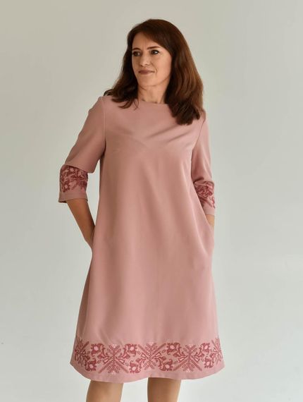 Женское платье вышиванка розовое