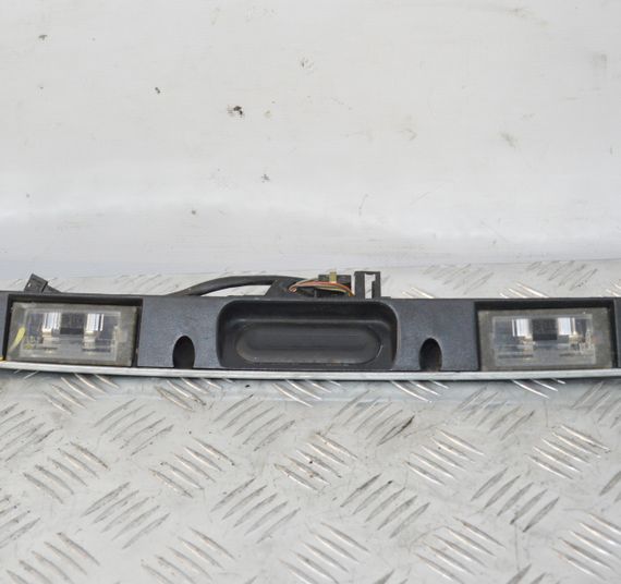 Накладка кришки багажника BMW E46 1997-2006 купе Планка підсвічування заднього номера БМВ е46 8220763 | Зображення 4