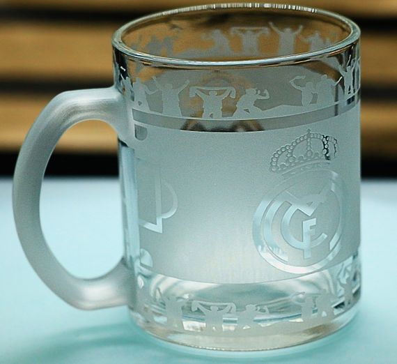 Скляна чашка 320 мл Реал Мадрид Real Madrid  з гравіюванням подарунок для фаната ФК  футбольна кружка кругова