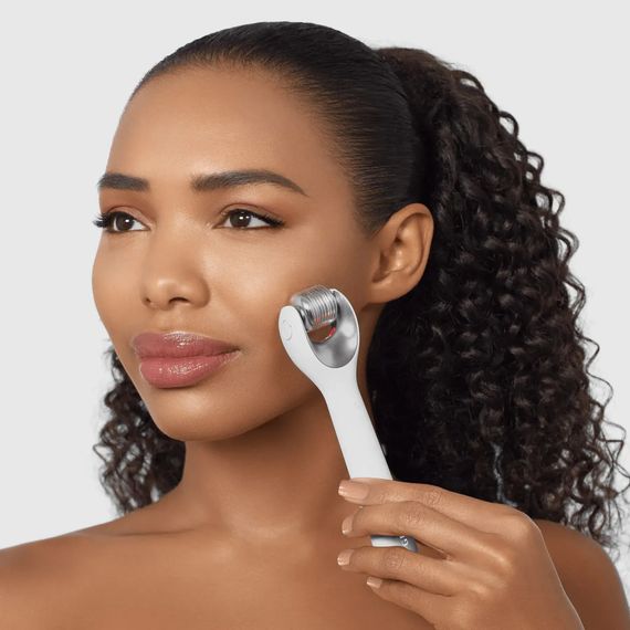 Электронный роллер для лица с микроиглами GESKE MicroNeedle Face Roller 9в1 gray, Белый | Зображення 3