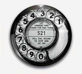 Брошь молодежная на одежду Ретро телефон круглый