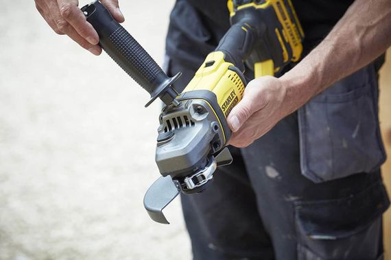 Шлифмашина угловая - болгарка аккумуляторная STANLEY FATMAX SFMCG400B | Зображення 6