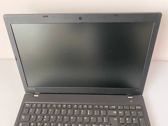 Ноутбук Б-класс Lenovo ThinkPad L580 / 15.6" (1366x768) TN / Intel Core i5-8250U (4 (8) ядра по 1.6 - 3.4 GHz) / 8 GB DDR4 / 500 GB SSD / Intel UHD Grphics 620 / WebCam б/у | Зображення 1