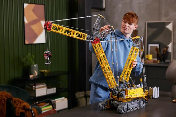 Конструктор LEGO Technic Гусеничний підйомний кран Liebherr LR 13000 42146 | Зображення 1
