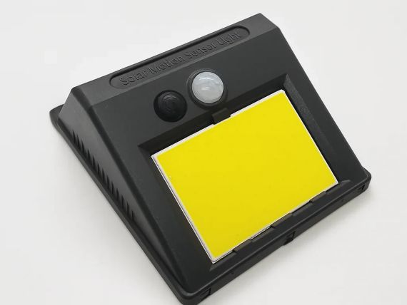 Вуличний ліхтар на сонячній батареї з датчиком руху — вбудований акумулятор