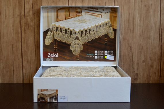 Велюрова скатертина з мереживом Haspen 160×350 см Zelal, кремова | Зображення 2