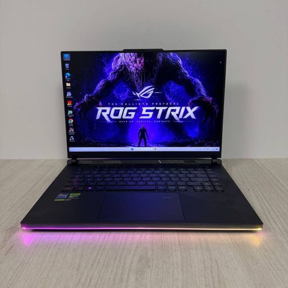 Ігровий ноутбук Asus ROG Strix SCAR 16 G634JZR / 18" (2560x1600) IPS / Intel Core i9-14900HX (24 (32) ядра по 1.6 - 5.8 GHz) / 32 GB DDR5 / 1000 GB SSD / nVidia GeForce RTX 4080, 12 GB GDDR6X, 192-bit / WebCam б/в | Зображення 1