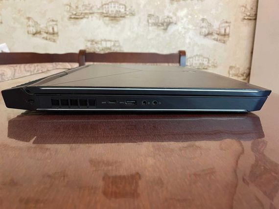 Ігровий ноутбук Dell Alienware 17 R4 / 17.3" (1920x1080) IPS / Intel Core i7-7820HQ (4 (8) ядер по 2.9 - 3.9 GHz) / 16 GB DDR4 / 128 GB SSD + 2000 GB HDD / nVidia GeForce GTX 1060, 6 GB GDDR5, 192-bit / WebCam б/в | Зображення 4