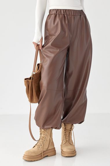 Штани-джогери з екошкіри - коричневий цвет, M (є розміри) | Зображення 1