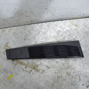Накладка передньої лівої стійки Citroen C4 Picasso 2006-2013 Молдинг передніх лівих дверей Сітроен 9654401780