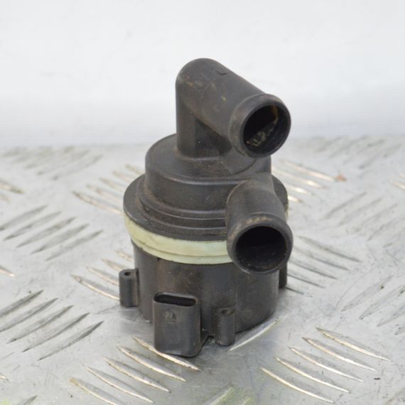 Водяний насос 1.6 / 2.0 TDI Skoda Octavia Superb Yeti 2004-2017 Помпа водяна Шкода Октавія Суперб 5N0965561A