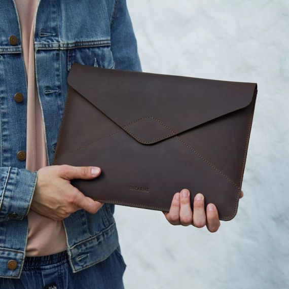 Чехол для ноутбука винтажный Incarne Message MacBook Pro 13" 2016-2025 message-brown-vintage-pro-13 коричневый | Зображення 1