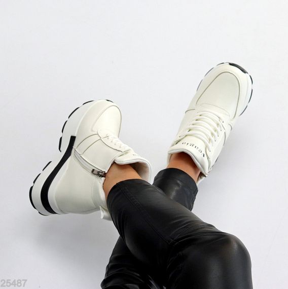 Эффектные белые зимние сникерсы на танкетке доступная цена | Зображення 5