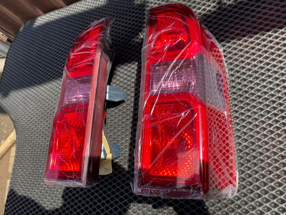 Задні ліхтарі RED (2004-2008, 2 шт) для Nissan Patrol Y61 рр