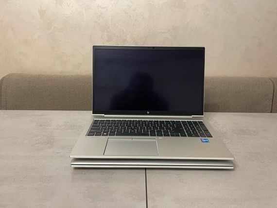 Ультрабук Б-класс HP EliteBook 850 G8 / 15.6" (1920x1080) IPS Touch / Intel Core i5-1145G7 (4 (8) ядра по 2.6 - 4.4 GHz) / 16 GB DDR4 / 256 GB SSD / Intel Iris Xe Graphics / WebCam б/у + Подарок Проводная мышь / USB | Зображення 2