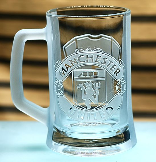 Пивний келих 670 мл Манчестер Юнайтед FC Manchester з гравіюванням подарунок для фаната  футбольний кухоль Роналдо