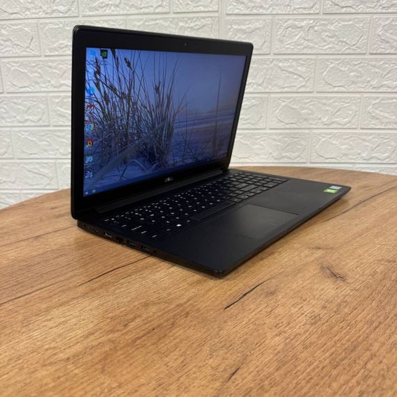 Ноутбук Б-класс Dell Latitude 3500 / 15.6" (1920x1080) TN / Intel Core i7-8565U (4 (8) ядра по 1.8 - 4.6 GHz) / 8 GB DDR4 / 256 GB SSD / nVidia GeForce MX130, 2 GB GDDR5, 64-bit / WebCam б/у | Зображення 3