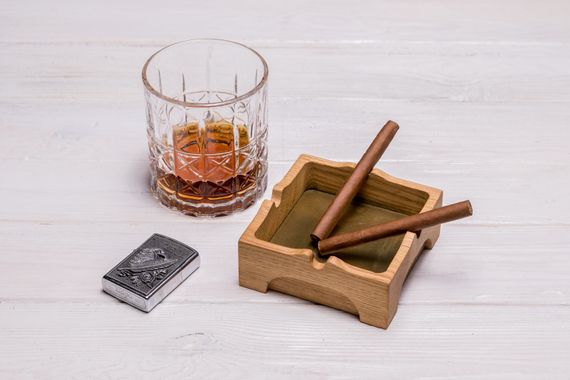 Деревянная пепельница из дуба «Крепость»