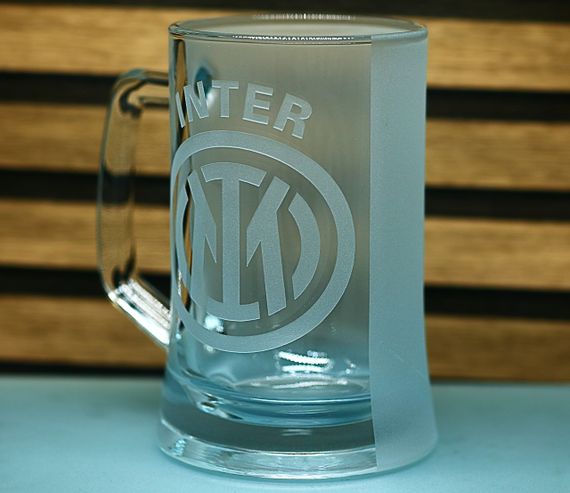 Подарунковий пивний келих з ручкою 670 мл з 3Д гравіюванням лого футбольного клубу ФК Інтер Inter | Зображення 2