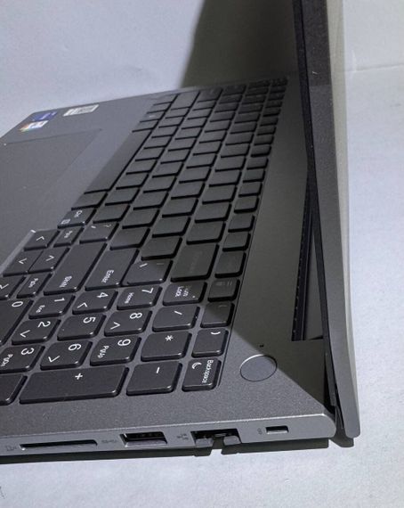 Ультрабук Б-класс Lenovo ThinkBook 16 G6 / 16" (1920x1200) TN / Intel Core i7-1355U (10 (12) ядер по 1.7 - 5.0 GHz) / 16 GB DDR5 / 512 GB SSD / Intel Iris Xe Graphics / WebCam б/у | Зображення 9