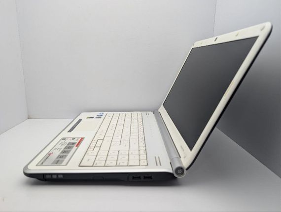 Ноутбук Packard Bell TJ66 / 15.6" (1366x768) TN / Intel Pentium T4300 (2 ядра по 2.1 GHz) / 4 GB DDR2 / 320 GB HDD / nVidia GeForce G210M, 512 MB GDDR3, 64-bit / WebCam / DVD-ROM б/у | Зображення 4