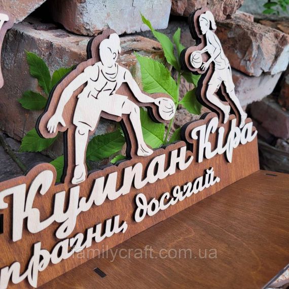 Медальниця з фоторамкою і полицею для кубків Дерев'яний тримач для медалей Органайзер для нагород Баскетбол | Зображення 4