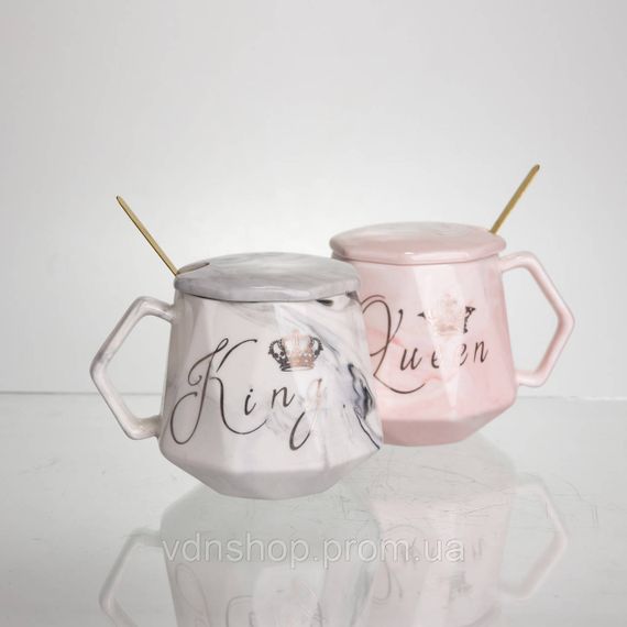 Набір парних порцелянових чашок Queen&King 2 (шт) по 400 (мл) чашки на подарунок із кришкою і ложкою Рожевий з блакитним FM-31 | Зображення 3