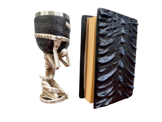 Подарунковий набір Келих 3D Скелет на Колені та Блокнот 3D «Книга Теній і Глубін» | Зображення 1