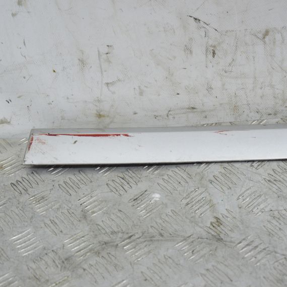 Молдинг передніх лівих дверей Opel Astra H 2004-2010 накладка декоративна на двері Опель Астра Н 24461093 | Зображення 1