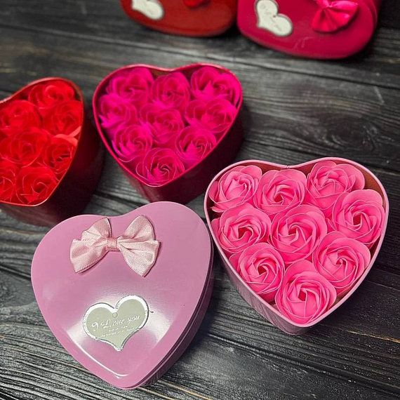 Романтичний подарунок Коробочка з мильними пелюстками троянд 12*13*6 cm