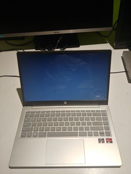 Ультрабук HP 14-em033nr / 14" (1366x768) TN / AMD Ryzen 3 7320U (4 (8) ядра по 2.4 - 4.1 GHz) / 4 GB DDR5 / 128 GB SSD M.2 / AMD Radeon 610M Graphics / WebCam / Windows 11 б/в | Зображення 5
