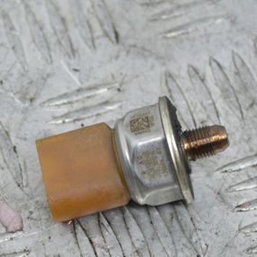 Датчик тиску палива 1.0 TSI Skoda Octavia Superb Датчик тиску подачі палива Шкода Октавія 04C906054B