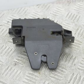 Замок кришки багажника 2.0 BMW E46 1998-2005 Замок задніх дверей БМВ е46 8196401