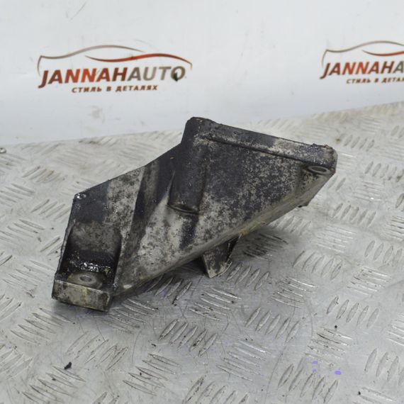 Кронштейн двигуна лівий Skoda Superb 2.5 TDI опора мотора ліва Шкода Суперб 4B0199307F | Зображення 1