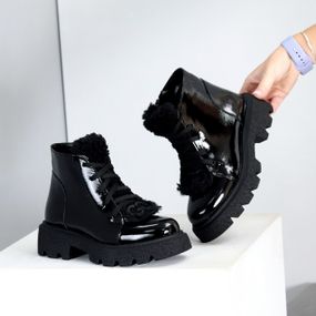 Дизайнерські чорні лакові глянсові шкіряні черевики з галявкою