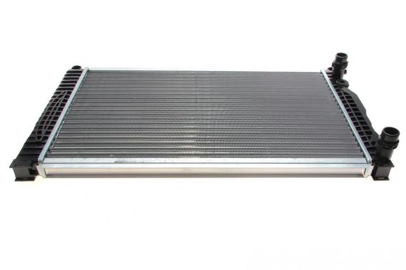 Радіатор охолодження Audi A4 A6 VW Passat 1.6-2.8 94-08 03002123