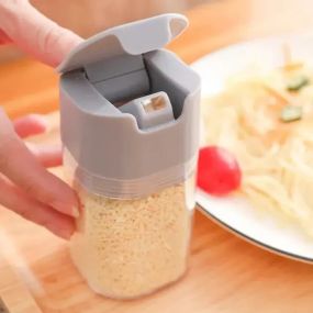 Баночка для специй, приправ и соусов с автоматической самооткрывающейся крышкой, бутылка с дозатором,