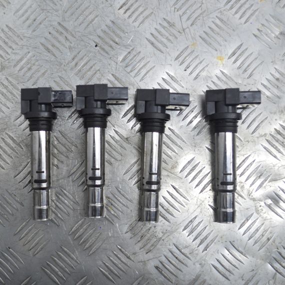 Котушка запалювання VW Volkswagen Caddy Golf Passat Sharan Touran Фольксваген Кадді Гольф Пассат 036905715F
