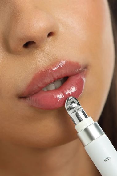 Блиск для губ з ментолом UNICO Lip Gloss with menthol - Lace (12 ml) | Зображення 8