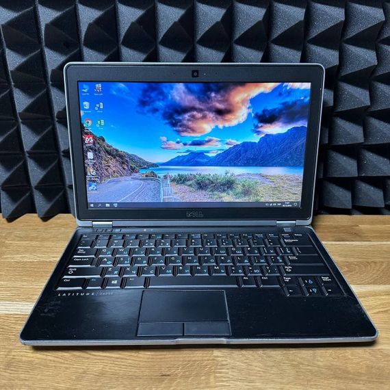 Нетбук Б-класс Dell Latitude E6230 / 12.5" (1366x768) TN / Intel Core i5-3320M (2 (4) 2.6 - 3.3 GHz) / 8 GB DDR3 / 128 GB SSD / Intel HD Graphics 4000 / WebCam б/у | Зображення 1