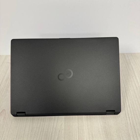 Ноутбук Fujitsu LifeBook U749 / 14" (1920x1080) IPS / Intel Core i5-8365U (4 (8) ядра по 1.6 - 4.1 GHz) / 8 GB DDR4 / 256 GB SSD NVMe / Intel UHD Graphics 620 / WebCam б/в | Зображення 2