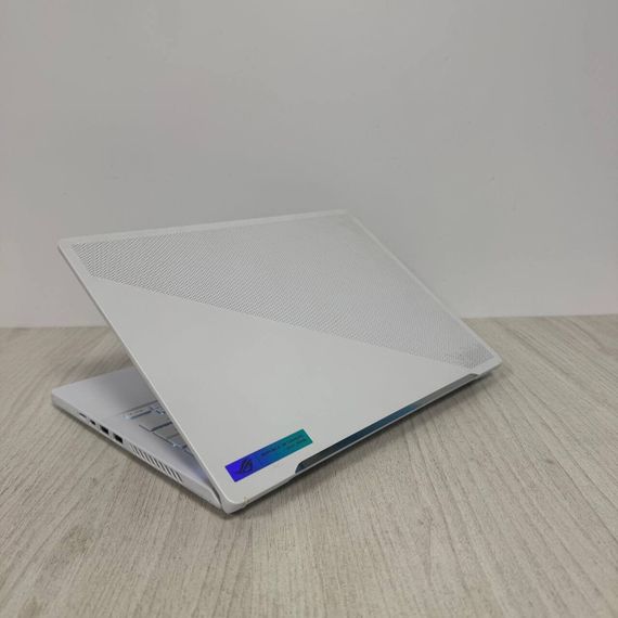 Игровой ультрабук Б-класс Asus ROG Zephyrus G14 GA402XV / 14" (2560x1600) IPS / AMD Ryzen 9 7940HS (8 (16) ядер по 4.0 - 5.2 GHz) / 16 GB DDR5 / 512 GB SSD NVMe / nVidia GeForce RTX 4060, 8 GB GDDR6, 128-bit / WebCam б/у | Зображення 5