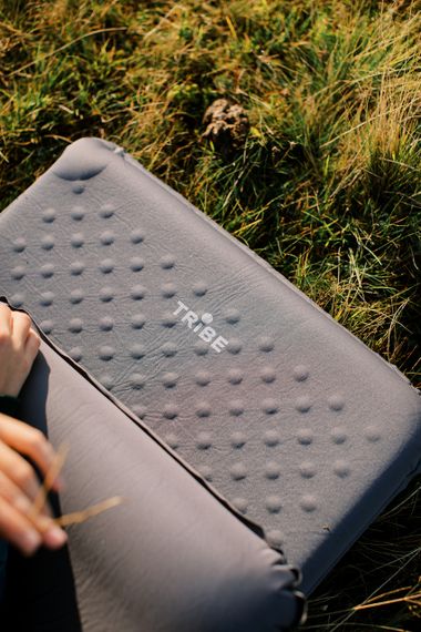 Килимок самонадувний Tribe Comfort Lite Rectangular 5 см, туристичний каремат самонадувний прямокутний, сірий | Зображення 3
