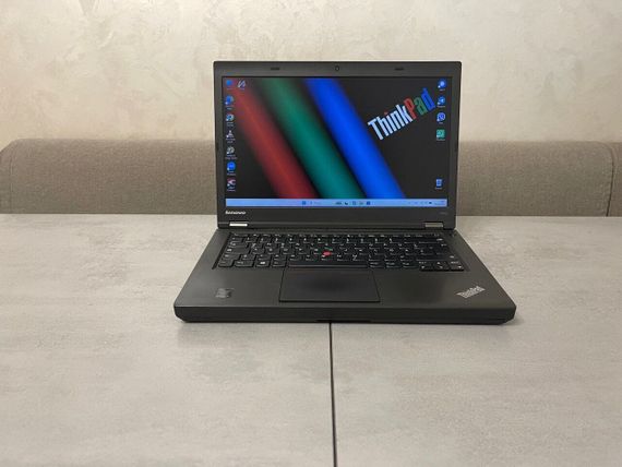 Ноутбук Lenovo ThinkPad T440p / 14" (1366x768) TN / Intel Core i5-4300M (2 (4) ядра по 2.6 - 3.3 GHz) / 8 GB DDR3 / 256 GB SSD / Intel HD Graphics 4600 / WebCam / DVD-ROM б/у + Подарок Проводная мышь / USB | Зображення 1