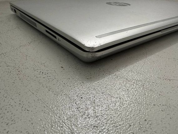 Ультрабук Б-класс HP ProBook 430 G6 / 13.3" (1366x768) TN / Intel Core i3-8145U (2 (4) ядра по 2.1 - 3.9 GHz) / 4 GB DDR3 / 128 GB SSD / Intel UHD Graphics / WebCam / HDMI б/у | Зображення 4