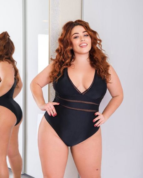 Суцільний чорний купальний PLUS SIZE з чашками та утяжкою | Зображення 1